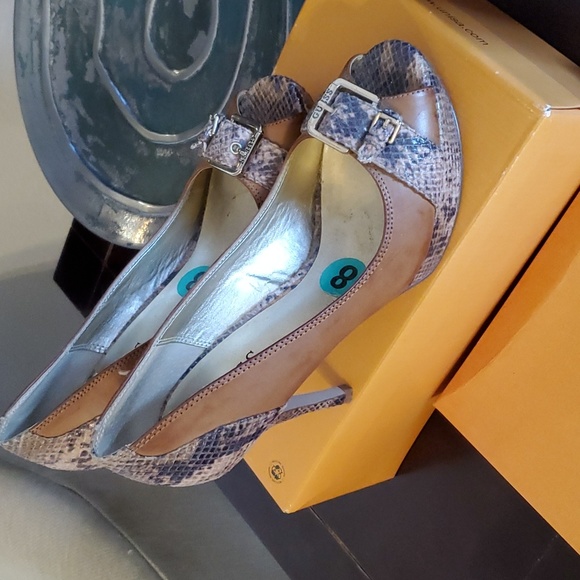 GUC Guess Shoes heel - Picture 7 of 7